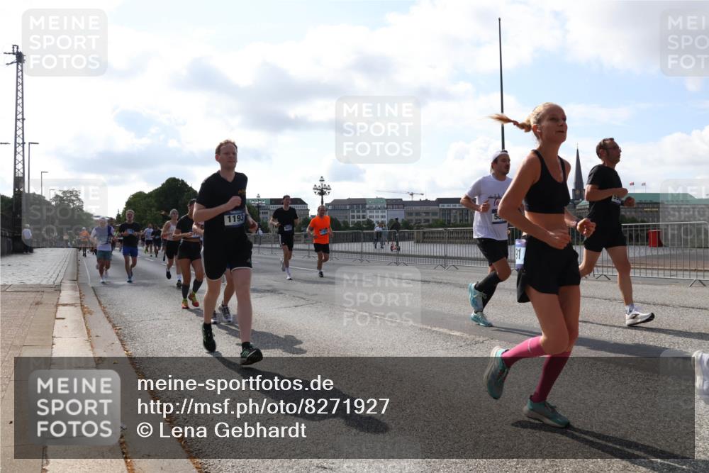 29.06.2025 - hella hamburg halbmarathon Lena Gebhardt http://msf.ph/oto/8271927 29.06.2025 09:57:35 Lombardsbrücke 1193, 1030, 1086, 1094, 1193, 1327, 1422, 1442, 1563, 2025, 2119, 2252, 2444, 2448, 2488, 2595, 2814, 2855, 2946, 3048, 3058, 3093, 3096, 3103, 3698, 3999, 4261, 4299, 4379, 4558, 4726, 4986, 5013, 5018, 5021, 5024, 5032, 5305, 5633, 5744, 5820, 5907, 6125, 6355, 6356, 6374, 6569, 6585, 6720, 6762, 6776, 6795, 6942, 7134, 7177, 7221, 7259, 7397, 7478, 7594, 7742, 7918, 7930, 7932, 7952, 7973, 7976, 9316, 10191 meine-sportfotos.de