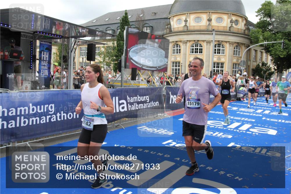 29.06.2025 - hella hamburg halbmarathon Michael Strokosch http://msf.ph/oto/8271933 29.06.2025 10:53:22 Ziel 1683, 1727, 2074, 2354, 4065, 7312, 8361, 8651, 9142, 11844, 12490, 12875, 15179, 15681, 15838, 18134, 18901 meine-sportfotos.de