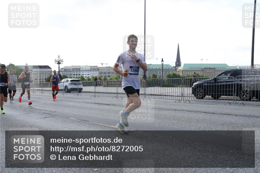 29.06.2025 - hella hamburg halbmarathon Lena Gebhardt http://msf.ph/oto/8272005 29.06.2025 09:45:00 Lombardsbrücke 1883, 14140, 19142, 12900, 1065, 1758, 1827, 2021, 2746, 3201, 3845, 3968, 4678, 5269, 5367, 6619, 6781, 7349, 8473, 8731, 9381, 10156, 10486, 10848, 11169, 12049, 12287, 12337, 12369, 12595, 12900, 13779, 13838, 13956, 14140, 14164, 14289, 15268, 15576, 15583, 15672, 15880, 15883, 16157, 16377, 16508, 16713, 16736, 16818, 17354, 17428, 18567, 18699, 19114 meine-sportfotos.de