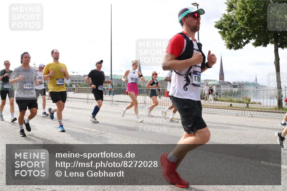 29.06.2025 - hella hamburg halbmarathon Lena Gebhardt http://msf.ph/oto/8272028 29.06.2025 10:20:02 Lombardsbrücke 11181, 13002, 10622, 1552, 17123, 1785, 1110, 1115, 1145, 1154, 1534, 2064, 2357, 2405, 2441, 2918, 3278, 3434, 3446, 3678, 3842, 4108, 4110, 4170, 4539, 4562, 4570, 4585, 4614, 4737, 4739, 4979, 5251, 5397, 5556, 5659, 5811, 5812, 5849, 5878, 5937, 6444, 6796, 6797, 6872, 6874, 7101, 7137, 7248, 7249, 7519, 7739, 7744, 7808, 7836, 7917, 8146, 8387, 8427, 8462, 8738, 9136, 9196, 9735, 10349, 10414, 10540, 10550, 10594, 10595, 10622, 10701, 10754, 11028, 11036 meine-sportfotos.de