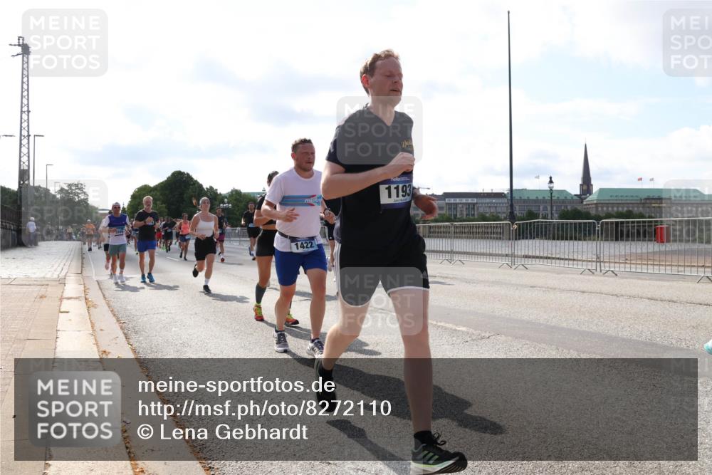 29.06.2025 - hella hamburg halbmarathon Lena Gebhardt http://msf.ph/oto/8272110 29.06.2025 09:57:36 Lombardsbrücke 1422, 1193, 1030, 1086, 1094, 1193, 1320, 1327, 1422, 1442, 1563, 1870, 2025, 2119, 2252, 2444, 2448, 2488, 2595, 2814, 2855, 2946, 3048, 3058, 3093, 3096, 3103, 3698, 3999, 4261, 4299, 4379, 4558, 4986, 5013, 5018, 5021, 5024, 5032, 5305, 5633, 5744, 5775, 5820, 5907, 6125, 6355, 6356, 6374, 6569, 6585, 6628, 6720, 6762, 6776, 6795, 6942, 7134, 7177, 7221, 7259, 7397, 7478, 7594, 7742, 7918, 7930, 7932, 7952, 7973, 7976, 9316, 10191 meine-sportfotos.de