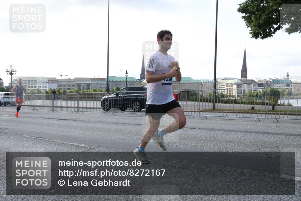 29.06.2025 - hella hamburg halbmarathon Lena Gebhardt http://msf.ph/oto/8272167 29.06.2025 09:45:01 Lombardsbrücke 290, 1065, 1758, 1827, 2021, 2746, 3201, 3845, 3968, 4678, 5269, 5367, 6619, 6781, 7349, 8473, 8731, 9381, 10156, 10486, 10848, 11169, 12049, 12287, 12337, 12369, 12595, 12900, 13838, 13956, 14140, 14164, 14289, 15268, 15576, 15583, 15672, 15880, 15883, 16157, 16377, 16508, 16713, 16736, 16818, 17354, 17428, 18567, 18699, 19114 meine-sportfotos.de