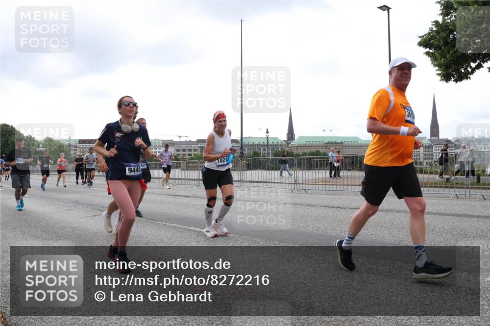 29.06.2025 - hella hamburg halbmarathon Lena Gebhardt http://msf.ph/oto/8272216 29.06.2025 10:46:21 Lombardsbrücke 1004, 1429, 1465, 1532, 1608, 1837, 1867, 1868, 2398, 2423, 2500, 2697, 2773, 2813, 2951, 2954, 3410, 3469, 4119, 4223, 4355, 4448, 4572, 4604, 5697, 5703, 5769, 5770, 5854, 5892, 6068, 6124, 6161, 6333, 6392, 7303, 7364, 7368, 7374, 7605, 7767, 7894, 7960, 7983, 8047, 8477, 8551, 8700, 9120, 9121, 9129, 9337, 9426, 9445, 9691, 10153, 10230, 11358, 11361, 11876, 11910, 12298, 12333, 12507, 12522, 13969, 14261, 15852, 16882 meine-sportfotos.de