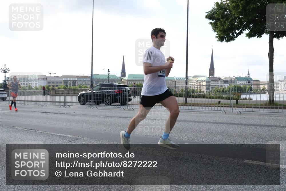 29.06.2025 - hella hamburg halbmarathon Lena Gebhardt http://msf.ph/oto/8272222 29.06.2025 09:45:01 Lombardsbrücke 1065, 1758, 1827, 2021, 2746, 3201, 3845, 3968, 4678, 5269, 5367, 6619, 6781, 7349, 8473, 8731, 9381, 10156, 10486, 10848, 11169, 12049, 12287, 12337, 12369, 12595, 12900, 13838, 13956, 14140, 14164, 14289, 15268, 15576, 15583, 15672, 15880, 15883, 16157, 16377, 16508, 16713, 16736, 16818, 17354, 17428, 18567, 18699, 19114 meine-sportfotos.de