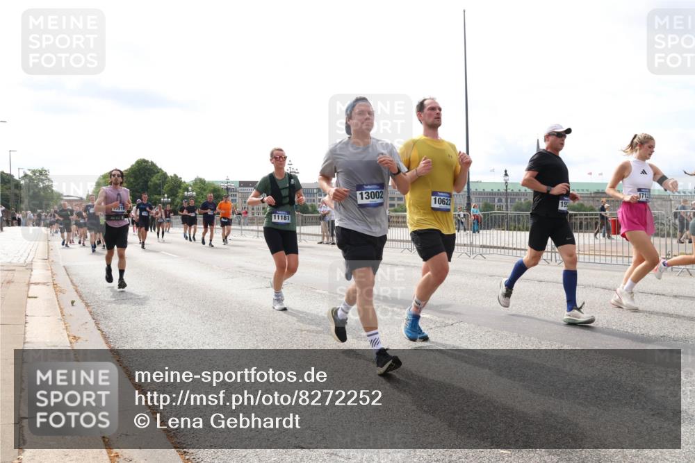 29.06.2025 - hella hamburg halbmarathon Lena Gebhardt http://msf.ph/oto/8272252 29.06.2025 10:20:02 Lombardsbrücke 910, 11181, 13002, 10622, 155, 17123, 1110, 1115, 1145, 1154, 1534, 2064, 2357, 2405, 2441, 2918, 3278, 3434, 3446, 3678, 3842, 4108, 4110, 4170, 4539, 4562, 4570, 4585, 4614, 4737, 4739, 4979, 5251, 5397, 5556, 5659, 5811, 5812, 5849, 5878, 5937, 6444, 6796, 6797, 6872, 6874, 7101, 7137, 7248, 7249, 7519, 7739, 7744, 7808, 7836, 7917, 8146, 8387, 8427, 8462, 8738, 9136, 9196, 9735, 10349, 10414, 10540, 10550, 10594, 10595, 10622, 10701, 10754, 11028, 11036 meine-sportfotos.de