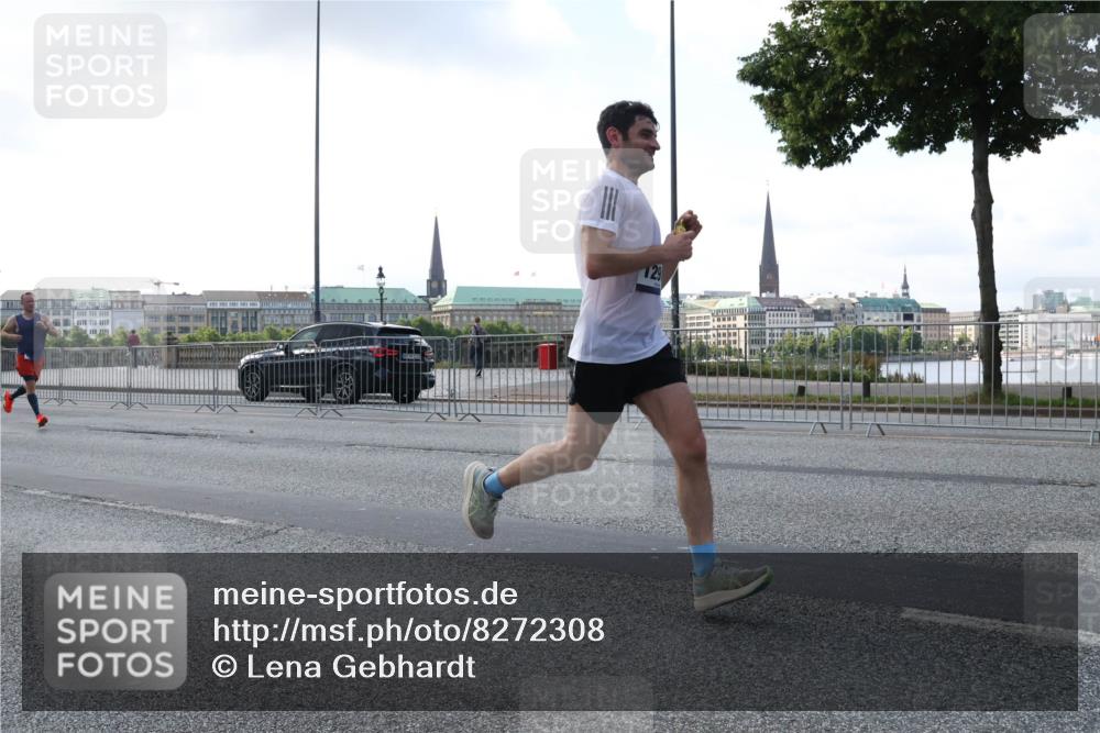 29.06.2025 - hella hamburg halbmarathon Lena Gebhardt http://msf.ph/oto/8272308 29.06.2025 09:45:01 Lombardsbrücke 1065, 1758, 1827, 2021, 2746, 3201, 3845, 3968, 4678, 5269, 5367, 6619, 6781, 7349, 8473, 8731, 9381, 10156, 10486, 10848, 11169, 12049, 12287, 12337, 12369, 12595, 12900, 13838, 13956, 14140, 14164, 14289, 15268, 15576, 15583, 15672, 15880, 15883, 16157, 16377, 16508, 16713, 16736, 16818, 17354, 17428, 18567, 18699, 19114 meine-sportfotos.de