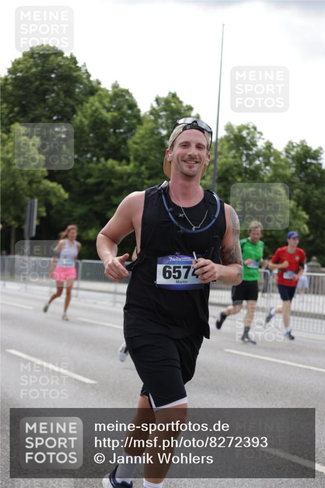 29.06.2025 - hella hamburg halbmarathon Jannik Wohlers http://msf.ph/oto/8272393 29.06.2025 10:33:59 Lombardsbrücke 1672, 2023, 2412, 2464, 2510, 2511, 2801, 3145, 4540, 4824, 4826, 5609, 6105, 6171, 6329, 6571, 6574, 7324, 7329, 7644, 8349, 8705, 8965, 9379, 10360, 10564, 11872, 12165, 13437, 13747, 13957, 14854, 14855, 14918, 15793, 15983, 16682, 16919, 17105, 17230, 17650, 18158, 18941 meine-sportfotos.de