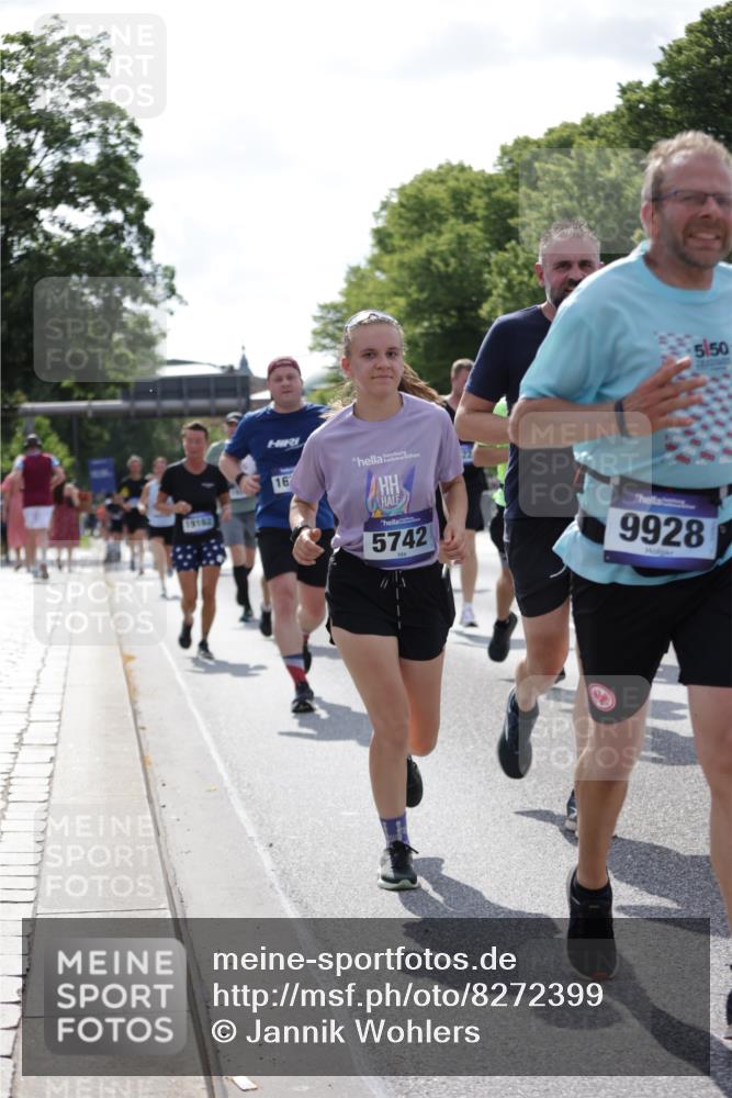 29.06.2025 - hella hamburg halbmarathon Jannik Wohlers http://msf.ph/oto/8272399 29.06.2025 10:01:43 Lombardsbrücke 1364, 1432, 1453, 2322, 2323, 3169, 4286, 4985, 5742, 6166, 6322, 6327, 6595, 7031, 7189, 7223, 7243, 9156, 9353, 9741, 9928, 10177, 11554, 11871, 11938, 12315, 12316, 12491, 12837, 14471, 14660, 14677, 15901, 16420, 16540, 16614, 16634, 16723, 16770, 17503, 17951, 17952, 18130, 19159, 19162, 19240 meine-sportfotos.de