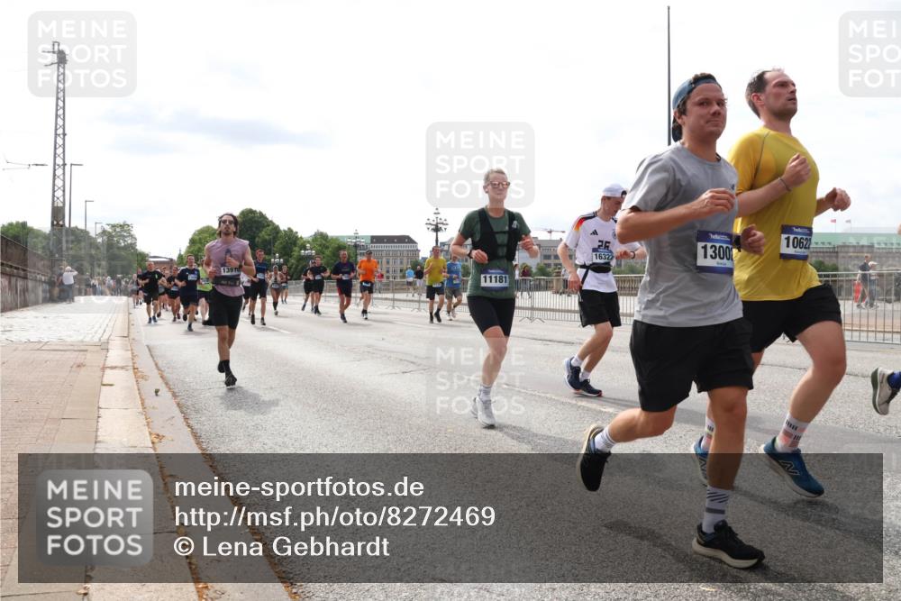 29.06.2025 - hella hamburg halbmarathon Lena Gebhardt http://msf.ph/oto/8272469 29.06.2025 10:20:03 Lombardsbrücke 11181, 16322, 1300, 10622, 1110, 1115, 1154, 1534, 2064, 2357, 2405, 2441, 2918, 3278, 3434, 3678, 3842, 4108, 4110, 4170, 4539, 4562, 4570, 4585, 4614, 4737, 4739, 5251, 5397, 5556, 5659, 5811, 5812, 5878, 5937, 6444, 6796, 6797, 6872, 6874, 7018, 7101, 7137, 7248, 7249, 7519, 7739, 7744, 7808, 7836, 7917, 8025, 8146, 8387, 8427, 8462, 8738, 9136, 9196, 9735, 9873, 10349, 10414, 10540, 10550, 10594, 10595, 10622, 10701, 10754, 11028, 11036 meine-sportfotos.de