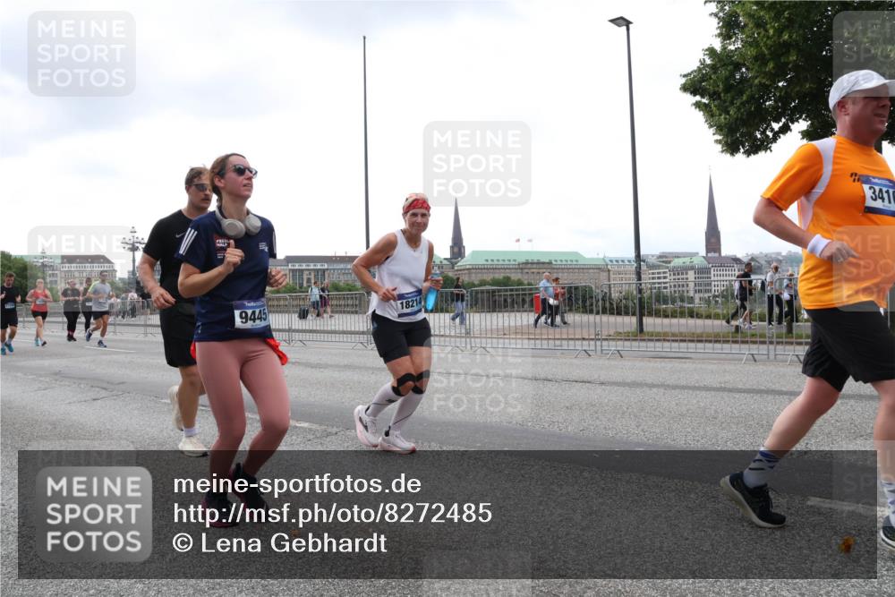 29.06.2025 - hella hamburg halbmarathon Lena Gebhardt http://msf.ph/oto/8272485 29.06.2025 10:46:21 Lombardsbrücke 1004, 1429, 1465, 1532, 1608, 1837, 1867, 1868, 2398, 2423, 2500, 2697, 2773, 2813, 2951, 2954, 3410, 3469, 4119, 4223, 4355, 4448, 4572, 4604, 5697, 5703, 5769, 5770, 5854, 5892, 6068, 6124, 6161, 6333, 6392, 7303, 7364, 7368, 7374, 7605, 7767, 7894, 7960, 7983, 8047, 8477, 8551, 8700, 9120, 9121, 9129, 9337, 9426, 9445, 9691, 10153, 10230, 11358, 11361, 11876, 11910, 12298, 12333, 12507, 12522, 13969, 14261, 15852, 16882 meine-sportfotos.de