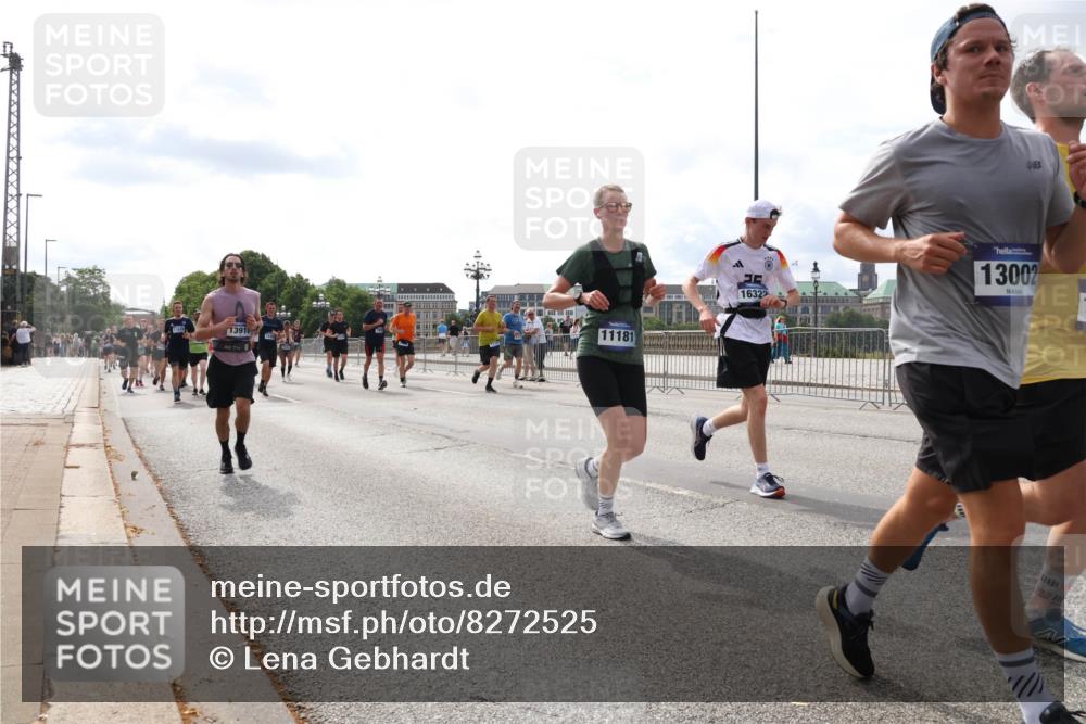 29.06.2025 - hella hamburg halbmarathon Lena Gebhardt http://msf.ph/oto/8272525 29.06.2025 10:20:03 Lombardsbrücke 13910, 11181, 16322, 13002, 1110, 1115, 1154, 1534, 2064, 2357, 2405, 2441, 2918, 3278, 3434, 3678, 3842, 4108, 4110, 4170, 4539, 4562, 4570, 4585, 4614, 4737, 4739, 5251, 5397, 5556, 5659, 5811, 5812, 5878, 5937, 6444, 6796, 6797, 6872, 6874, 7018, 7101, 7137, 7248, 7249, 7519, 7739, 7744, 7808, 7836, 7917, 8025, 8146, 8387, 8427, 8462, 8738, 9136, 9196, 9735, 9873, 10349, 10414, 10540, 10550, 10594, 10595, 10622, 10701, 10754, 11028, 11036 meine-sportfotos.de