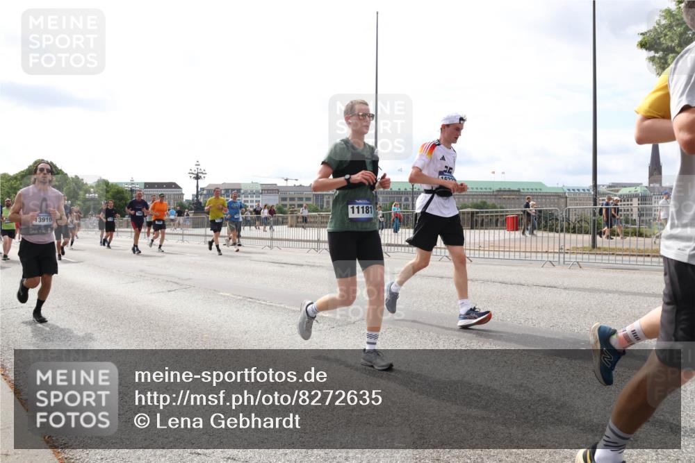 29.06.2025 - hella hamburg halbmarathon Lena Gebhardt http://msf.ph/oto/8272635 29.06.2025 10:20:03 Lombardsbrücke 13910, 11181, 1110, 1115, 1154, 1534, 2064, 2357, 2405, 2441, 2918, 3278, 3434, 3678, 3842, 4108, 4110, 4170, 4539, 4562, 4570, 4585, 4614, 4737, 4739, 5251, 5397, 5556, 5659, 5811, 5812, 5878, 5937, 6444, 6796, 6797, 6872, 6874, 7018, 7101, 7137, 7248, 7249, 7519, 7739, 7744, 7808, 7836, 7917, 8025, 8146, 8387, 8427, 8462, 8738, 9136, 9196, 9735, 9873, 10349, 10414, 10540, 10550, 10594, 10595, 10622, 10701, 10754, 11028, 11036 meine-sportfotos.de
