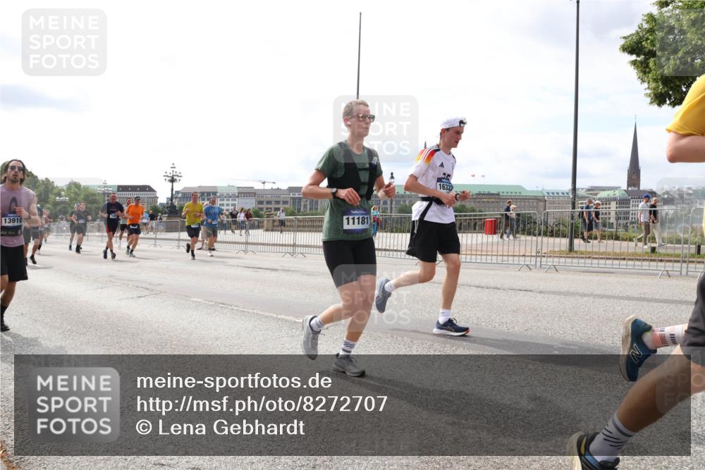 29.06.2025 - hella hamburg halbmarathon Lena Gebhardt http://msf.ph/oto/8272707 29.06.2025 10:20:03 Lombardsbrücke 13910, 11181, 16322, 1110, 1115, 1154, 1534, 2064, 2357, 2405, 2441, 2918, 3278, 3434, 3678, 3842, 4108, 4110, 4170, 4539, 4562, 4570, 4585, 4614, 4737, 4739, 5251, 5397, 5556, 5659, 5811, 5812, 5878, 5937, 6444, 6796, 6797, 6872, 6874, 7018, 7101, 7137, 7248, 7249, 7519, 7739, 7744, 7808, 7836, 7917, 8025, 8146, 8387, 8427, 8462, 8738, 9136, 9196, 9735, 9873, 10349, 10414, 10540, 10550, 10594, 10595, 10622, 10701, 10754, 11028, 11036 meine-sportfotos.de