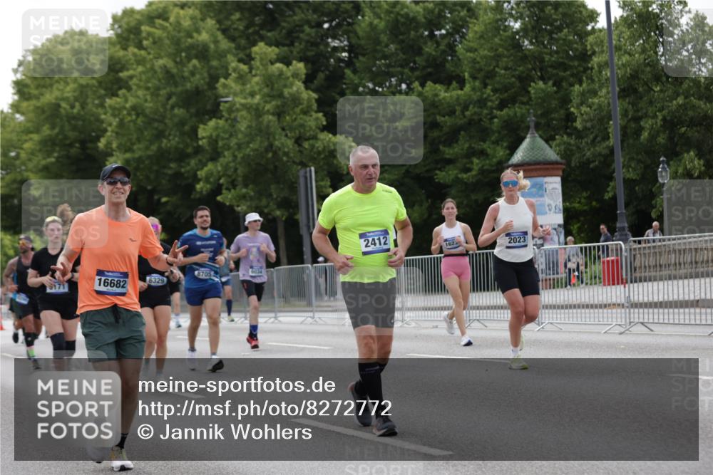 29.06.2025 - hella hamburg halbmarathon Jannik Wohlers http://msf.ph/oto/8272772 29.06.2025 10:34:05 Lombardsbrücke 1025, 1672, 2023, 2412, 2464, 2510, 2511, 2801, 3420, 4540, 4824, 4826, 5609, 6034, 6105, 6171, 6329, 6571, 6574, 7386, 7644, 7733, 8705, 8965, 9164, 9379, 10335, 10564, 10674, 11872, 13747, 13957, 14854, 14855, 14918, 16238, 16311, 16390, 16682, 16919, 17230, 17650, 18158, 18941 meine-sportfotos.de