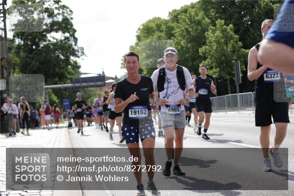 29.06.2025 - hella hamburg halbmarathon Jannik Wohlers http://msf.ph/oto/8272792 29.06.2025 10:01:46 Lombardsbrücke 1364, 1432, 1453, 2142, 2322, 2323, 3169, 4985, 5763, 6166, 6295, 6322, 7031, 7189, 7223, 7243, 9020, 9021, 9156, 9353, 9741, 9928, 10177, 11554, 11871, 11938, 12315, 12316, 12491, 12837, 14471, 14574, 14660, 14677, 15901, 16420, 16614, 16634, 16723, 16770, 18130, 19162, 19240 meine-sportfotos.de