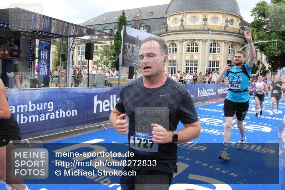 29.06.2025 - hella hamburg halbmarathon Michael Strokosch http://msf.ph/oto/8272833 29.06.2025 10:53:30 Ziel 1061, 1499, 1727, 2070, 5866, 6198, 6629, 6942, 8651, 11068, 12909, 13912, 13997, 15838, 17710, 18134 meine-sportfotos.de