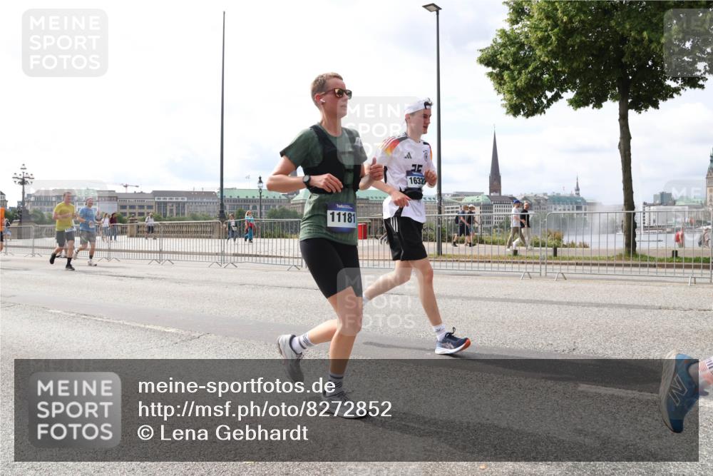 29.06.2025 - hella hamburg halbmarathon Lena Gebhardt http://msf.ph/oto/8272852 29.06.2025 10:20:04 Lombardsbrücke 11181, 1632, 1046, 1069, 1110, 1115, 1154, 1534, 2064, 2357, 2405, 2441, 2918, 3278, 3434, 3678, 3842, 4108, 4110, 4170, 4539, 4562, 4570, 4585, 4614, 4737, 4739, 5251, 5397, 5556, 5659, 5811, 5812, 5831, 5878, 5937, 6444, 6796, 6797, 6872, 6874, 7018, 7101, 7137, 7248, 7249, 7519, 7739, 7744, 7808, 7836, 7917, 8025, 8146, 8387, 8427, 8462, 8738, 9136, 9196, 9735, 9873, 10349, 10414, 10540, 10550, 10594, 10595, 10622, 10701, 10754, 11028, 11036 meine-sportfotos.de