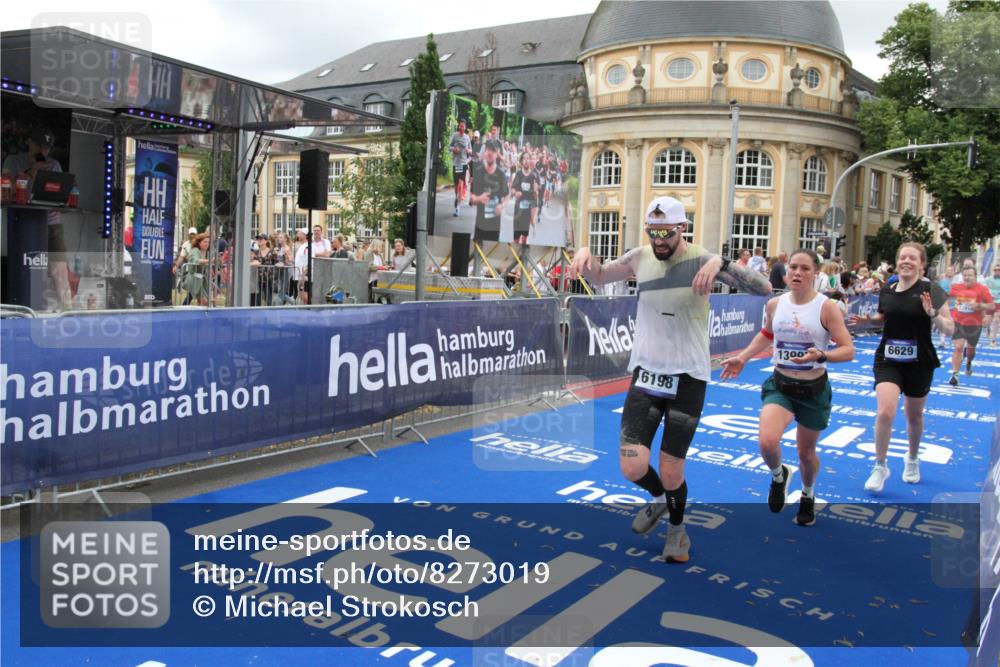 29.06.2025 - hella hamburg halbmarathon Michael Strokosch http://msf.ph/oto/8273019 29.06.2025 10:53:31 Ziel 1061, 1499, 1727, 2070, 5866, 6198, 6629, 6942, 8651, 11068, 12909, 13912, 13997, 15497, 17710, 18450 meine-sportfotos.de