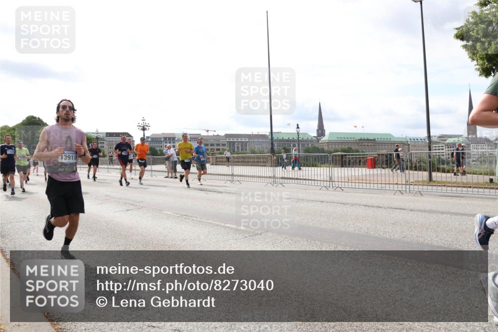 29.06.2025 - hella hamburg halbmarathon Lena Gebhardt http://msf.ph/oto/8273040 29.06.2025 10:20:04 Lombardsbrücke 11028, 13910, 1046, 1069, 1110, 1115, 1154, 1534, 2064, 2357, 2405, 2441, 2918, 3278, 3434, 3678, 3842, 4108, 4110, 4170, 4539, 4562, 4570, 4585, 4614, 4737, 4739, 5251, 5397, 5556, 5659, 5811, 5812, 5831, 5878, 5937, 6444, 6796, 6797, 6872, 6874, 7018, 7101, 7137, 7248, 7249, 7519, 7739, 7744, 7808, 7836, 7917, 8025, 8146, 8387, 8427, 8462, 8738, 9136, 9196, 9735, 9873, 10349, 10414, 10540, 10550, 10594, 10595, 10622, 10701, 10754, 11028, 11036 meine-sportfotos.de