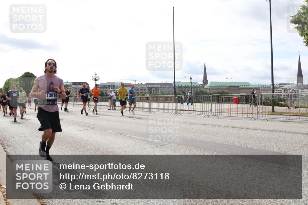 29.06.2025 - hella hamburg halbmarathon Lena Gebhardt http://msf.ph/oto/8273118 29.06.2025 10:20:04 Lombardsbrücke 1102, 13910, 1046, 1069, 1110, 1115, 1154, 1534, 2064, 2357, 2405, 2441, 2918, 3278, 3434, 3678, 3842, 4108, 4110, 4170, 4539, 4562, 4570, 4585, 4614, 4737, 4739, 5251, 5397, 5556, 5659, 5811, 5812, 5831, 5878, 5937, 6444, 6796, 6797, 6872, 6874, 7018, 7101, 7137, 7248, 7249, 7519, 7739, 7744, 7808, 7836, 7917, 8025, 8146, 8387, 8427, 8462, 8738, 9136, 9196, 9735, 9873, 10349, 10414, 10540, 10550, 10594, 10595, 10622, 10701, 10754, 11028, 11036 meine-sportfotos.de