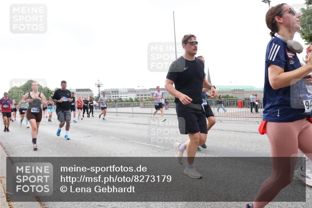 29.06.2025 - hella hamburg halbmarathon Lena Gebhardt http://msf.ph/oto/8273179 29.06.2025 10:46:22 Lombardsbrücke 1004, 1429, 1465, 1532, 1608, 1837, 1867, 1868, 2398, 2423, 2500, 2697, 2773, 2813, 2951, 3410, 3469, 4119, 4223, 4355, 4448, 4604, 5697, 5703, 5769, 5770, 5854, 5892, 6068, 6124, 6161, 6333, 6392, 7303, 7364, 7368, 7374, 7605, 7767, 7894, 7960, 7983, 8047, 8477, 8551, 8700, 9120, 9121, 9129, 9337, 9426, 9445, 9691, 10153, 10230, 11358, 11361, 11876, 11910, 12298, 12333, 12507, 12522, 13969, 14261, 15852, 16882 meine-sportfotos.de