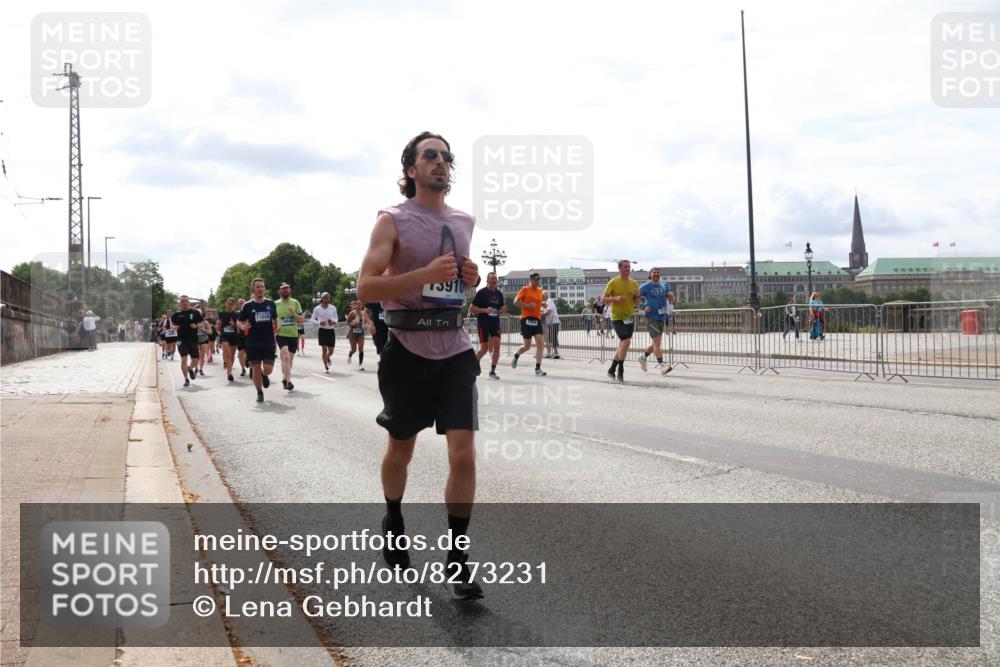 29.06.2025 - hella hamburg halbmarathon Lena Gebhardt http://msf.ph/oto/8273231 29.06.2025 10:20:05 Lombardsbrücke 11028, 3910, 1046, 1069, 1110, 1115, 1154, 1474, 2064, 2357, 2405, 2441, 2918, 3278, 3434, 3678, 3842, 4108, 4110, 4170, 4539, 4562, 4570, 4585, 4614, 4737, 4739, 5251, 5397, 5556, 5659, 5811, 5812, 5831, 5878, 5937, 6796, 6797, 6872, 6874, 7018, 7101, 7137, 7248, 7249, 7519, 7739, 7744, 7808, 7836, 7917, 8025, 8146, 8387, 8427, 8462, 8738, 9136, 9196, 9735, 9873, 10349, 10414, 10550, 10594, 10595, 10622, 10701, 10754, 11028, 11036 meine-sportfotos.de