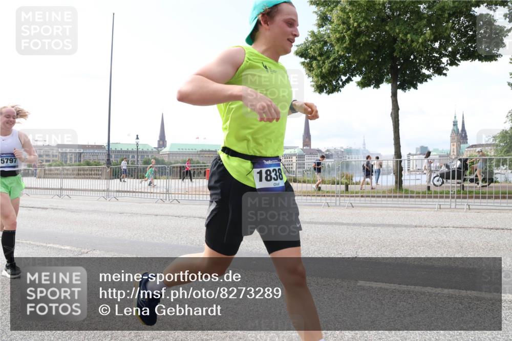 29.06.2025 - hella hamburg halbmarathon Lena Gebhardt http://msf.ph/oto/8273289 29.06.2025 10:11:26 Lombardsbrücke 1531, 1723, 1866, 2868, 3837, 4227, 4287, 5254, 5653, 7271, 7370, 8115, 8171, 8206, 8207, 8368, 8561, 8807, 8810, 9119, 10196, 10372, 10428, 11149, 11321, 11755, 12286, 12556, 12571, 12836, 13203, 13603, 13939, 14008, 14022, 14149, 15009, 15252, 15797, 15908, 15945, 16383, 17080, 17142, 17500, 17787, 17866, 18278, 18382, 19172, 19241 meine-sportfotos.de
