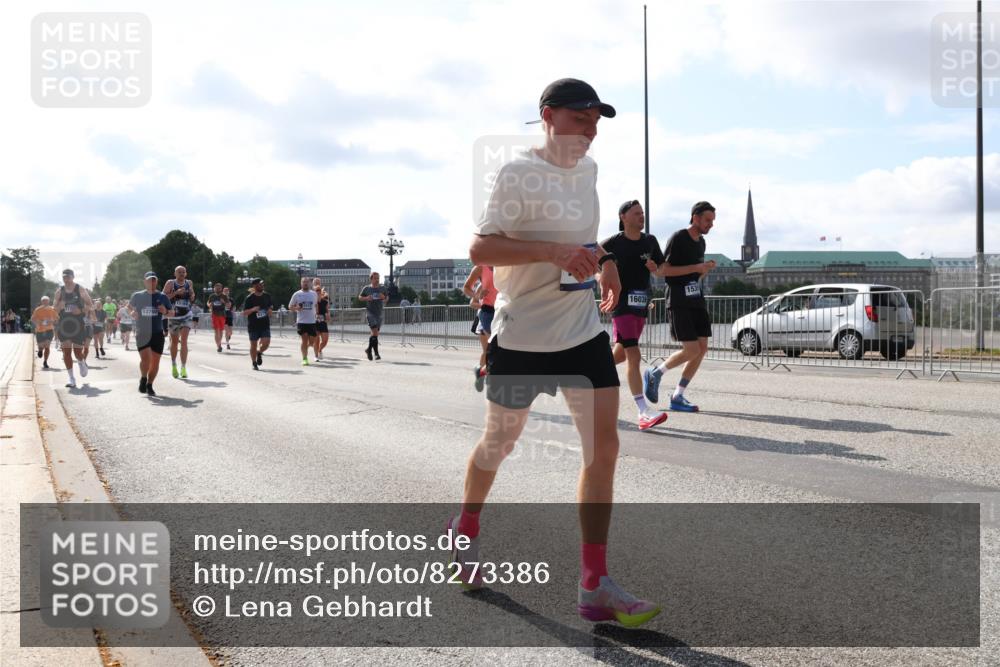 29.06.2025 - hella hamburg halbmarathon Lena Gebhardt http://msf.ph/oto/8273386 29.06.2025 09:57:40 Lombardsbrücke 13750, 16039, 1030, 1086, 1094, 1193, 1320, 1321, 1327, 1422, 1442, 1563, 1870, 2119, 2252, 2444, 2448, 2488, 2595, 2814, 2855, 2946, 3048, 3058, 3096, 3103, 3114, 3698, 3999, 4261, 4299, 4379, 4558, 4986, 5013, 5018, 5021, 5024, 5032, 5305, 5633, 5775, 5820, 5907, 6125, 6355, 6356, 6374, 6569, 6585, 6628, 6720, 6762, 6776, 6795, 6942, 7134, 7221, 7397, 7478, 7594, 7646, 7742, 7930, 7932, 7952, 7973, 7976, 9316, 10191 meine-sportfotos.de