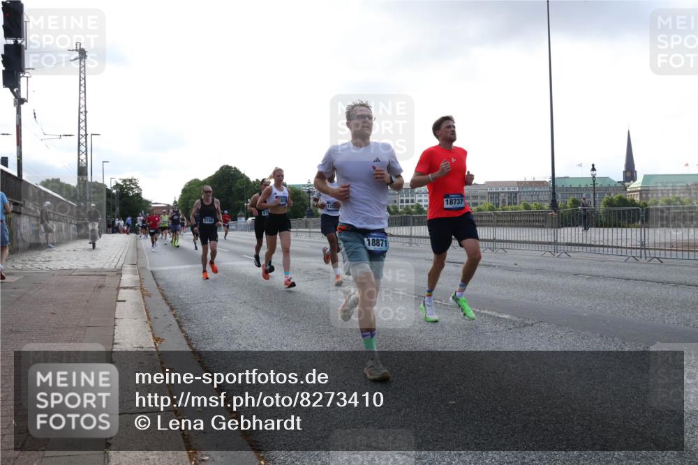 29.06.2025 - hella hamburg halbmarathon Lena Gebhardt http://msf.ph/oto/8273410 29.06.2025 09:45:05 Lombardsbrücke 2746, 125, 18871, 18737, 1065, 1758, 1827, 2021, 2746, 3201, 3845, 4050, 4678, 5070, 5269, 5367, 6619, 6781, 7272, 7349, 8473, 8731, 9137, 9381, 10156, 10171, 10486, 10848, 11169, 12049, 12287, 12337, 12369, 12595, 12900, 13838, 13956, 14140, 14164, 14289, 15268, 15583, 15672, 15880, 15883, 16157, 16377, 16508, 16713, 16736, 16818, 17354, 17428, 18567 meine-sportfotos.de