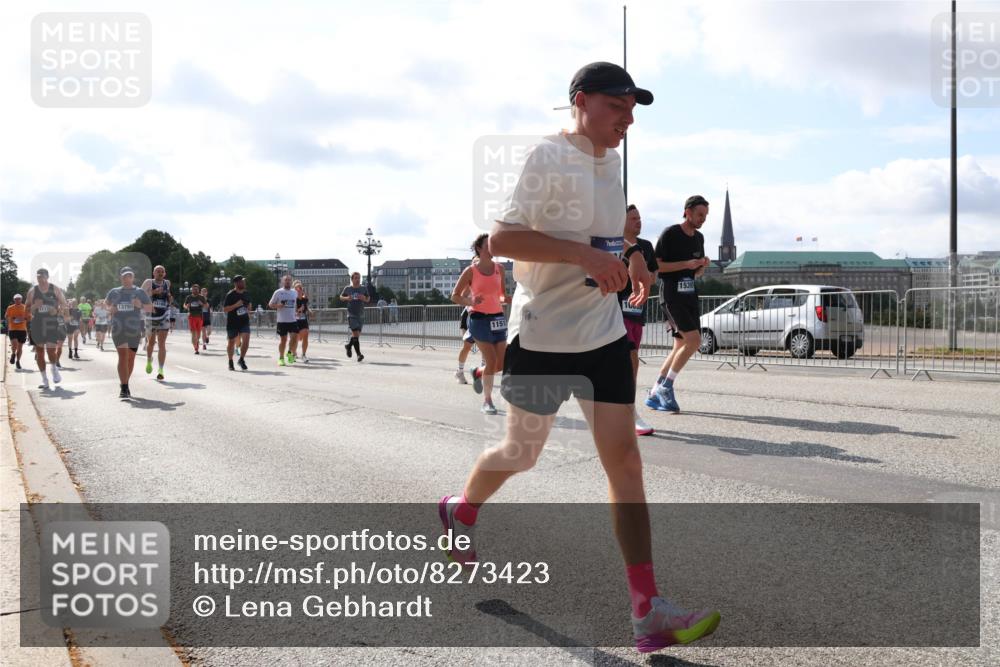 29.06.2025 - hella hamburg halbmarathon Lena Gebhardt http://msf.ph/oto/8273423 29.06.2025 09:57:40 Lombardsbrücke 13750, 1151, 1030, 1086, 1094, 1193, 1320, 1321, 1327, 1422, 1442, 1563, 1870, 2119, 2252, 2444, 2448, 2488, 2595, 2814, 2855, 2946, 3048, 3058, 3096, 3103, 3114, 3698, 3999, 4261, 4299, 4379, 4558, 4986, 5013, 5018, 5021, 5024, 5032, 5305, 5633, 5775, 5820, 5907, 6125, 6355, 6356, 6374, 6569, 6585, 6628, 6720, 6762, 6776, 6795, 6942, 7134, 7221, 7397, 7478, 7594, 7646, 7742, 7930, 7932, 7952, 7973, 7976, 9316, 10191 meine-sportfotos.de