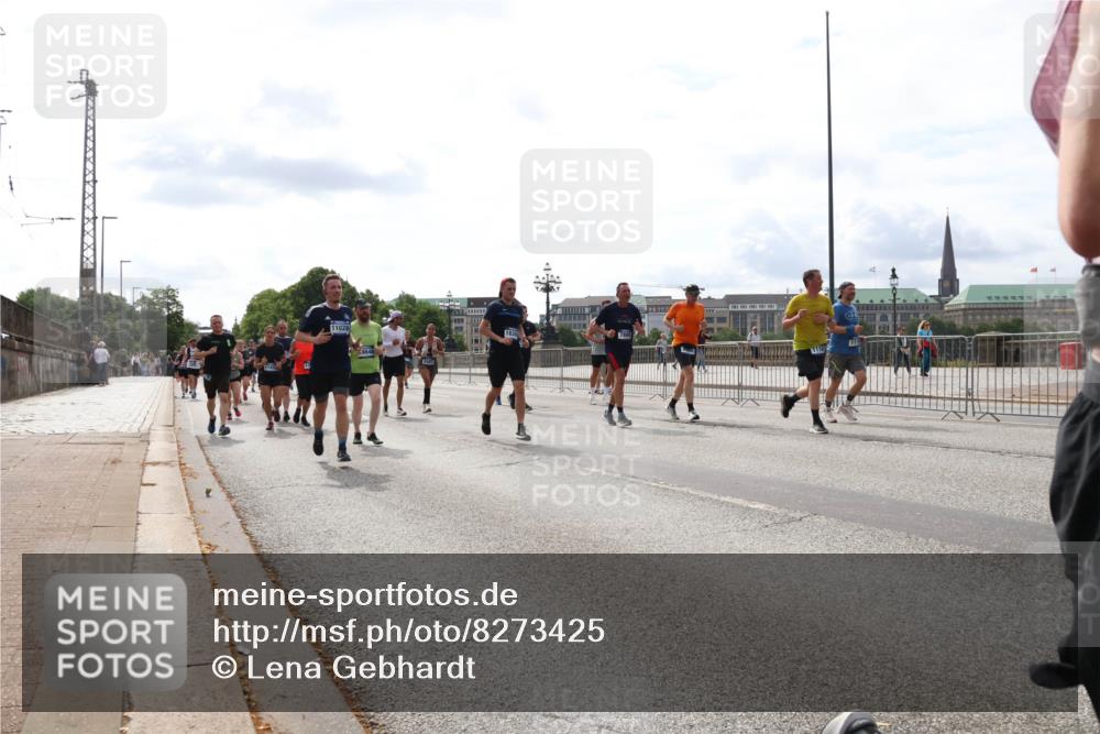 29.06.2025 - hella hamburg halbmarathon Lena Gebhardt http://msf.ph/oto/8273425 29.06.2025 10:20:06 Lombardsbrücke 1110, 1046, 1069, 1110, 1115, 1154, 1474, 2064, 2357, 2405, 2441, 2918, 3278, 3434, 3678, 3842, 4108, 4110, 4170, 4539, 4562, 4570, 4585, 4614, 4737, 4739, 5251, 5397, 5556, 5659, 5811, 5812, 5831, 5878, 5937, 6796, 6797, 6872, 6874, 7018, 7101, 7137, 7248, 7249, 7519, 7739, 7744, 7808, 7836, 7917, 8025, 8146, 8387, 8427, 8462, 8738, 9136, 9196, 9735, 9873, 10041, 10349, 10414, 10550, 10594, 10595, 10622, 10701, 10754, 11028, 11036 meine-sportfotos.de