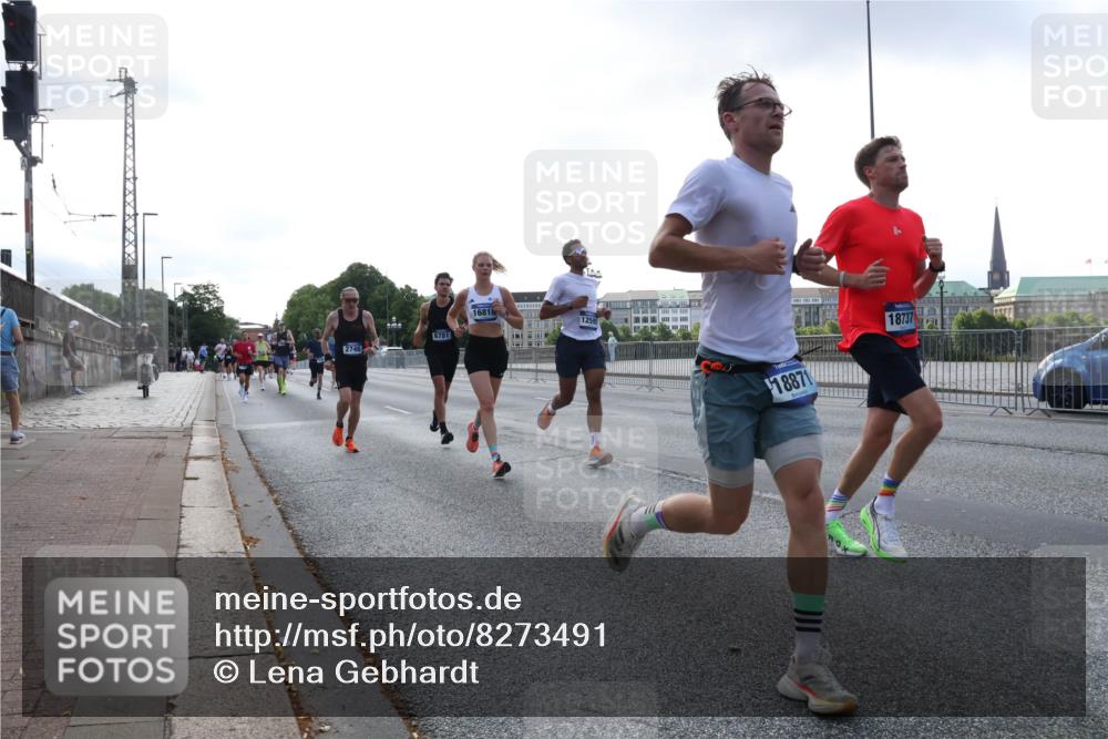 29.06.2025 - hella hamburg halbmarathon Lena Gebhardt http://msf.ph/oto/8273491 29.06.2025 09:45:05 Lombardsbrücke 6781, 16818, 125, 18871, 18737, 1065, 1758, 1827, 2021, 2746, 3201, 3845, 4050, 4678, 5070, 5269, 5367, 6619, 6781, 7272, 7349, 8473, 8731, 9137, 9381, 10156, 10171, 10486, 10848, 11169, 12049, 12287, 12337, 12369, 12595, 12900, 13838, 13956, 14140, 14164, 14289, 15268, 15583, 15672, 15880, 15883, 16157, 16377, 16508, 16713, 16736, 16818, 17354, 17428, 18567 meine-sportfotos.de