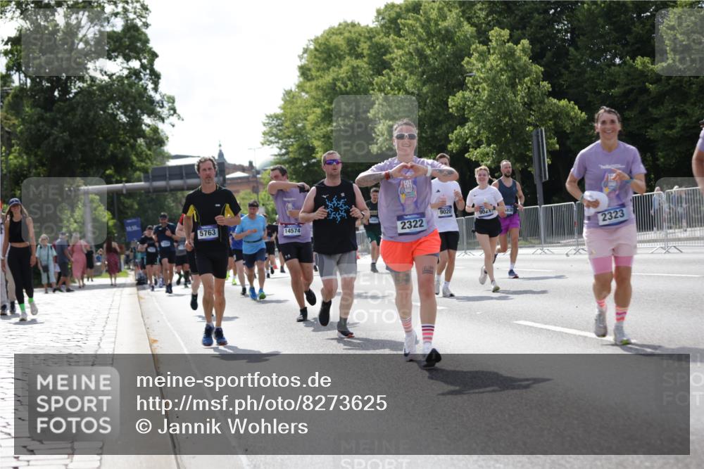 29.06.2025 - hella hamburg halbmarathon Jannik Wohlers http://msf.ph/oto/8273625 29.06.2025 10:01:51 Lombardsbrücke 1254, 1432, 1453, 2142, 2322, 2323, 3169, 4985, 5763, 6166, 6295, 6322, 7031, 7223, 7243, 9020, 9021, 9156, 9353, 9928, 10866, 11191, 11554, 11871, 11938, 12315, 12316, 12491, 12837, 14574, 14838, 15008, 15901, 16067, 16614, 16634, 16723, 18128, 18130, 18240, 19162, 19240 meine-sportfotos.de