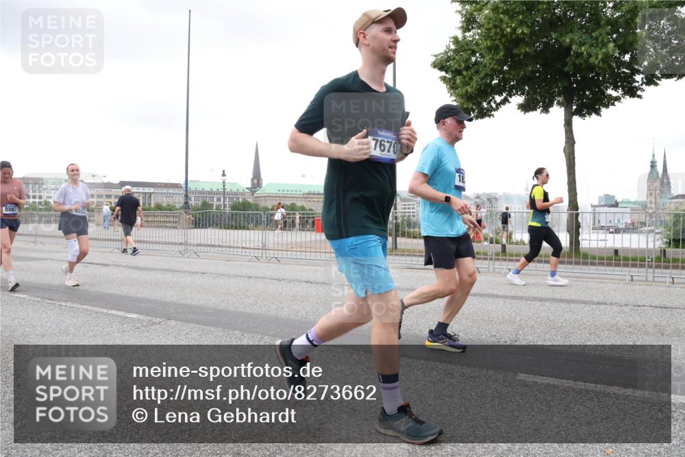 29.06.2025 - hella hamburg halbmarathon Lena Gebhardt http://msf.ph/oto/8273662 29.06.2025 10:54:29 Lombardsbrücke 8867, 9203, 7670, 18, 1198, 1263, 1762, 1779, 1822, 1949, 2084, 2244, 2532, 2586, 2600, 2761, 3187, 3188, 3364, 3465, 3467, 3761, 3795, 3857, 4323, 4685, 4720, 4838, 4971, 5157, 5185, 5216, 5309, 5514, 5804, 5817, 5882, 5898, 5933, 5993, 6023, 6279, 6468, 6583, 6982, 6987, 6988, 7498, 7670, 7874, 7946, 7986, 8012, 8801, 8803, 8867, 9130, 9138, 9203, 9521, 10207, 10331, 10471, 11033, 11287, 11354, 11567, 11569, 11785, 12268, 12270, 12930, 13272 meine-sportfotos.de