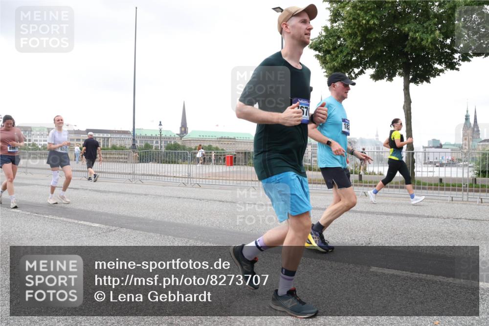 29.06.2025 - hella hamburg halbmarathon Lena Gebhardt http://msf.ph/oto/8273707 29.06.2025 10:54:29 Lombardsbrücke 8867, 9203, 57, 182, 1198, 1263, 1762, 1779, 1822, 1949, 2084, 2244, 2532, 2586, 2600, 2761, 3187, 3188, 3364, 3465, 3467, 3761, 3795, 3857, 4323, 4685, 4720, 4838, 4971, 5157, 5185, 5216, 5309, 5514, 5804, 5817, 5882, 5898, 5933, 5993, 6023, 6279, 6468, 6583, 6982, 6987, 6988, 7498, 7670, 7874, 7946, 7986, 8012, 8801, 8803, 8867, 9130, 9138, 9203, 9521, 10207, 10331, 10471, 11033, 11287, 11354, 11567, 11569, 11785, 12268, 12270, 12930, 13272 meine-sportfotos.de