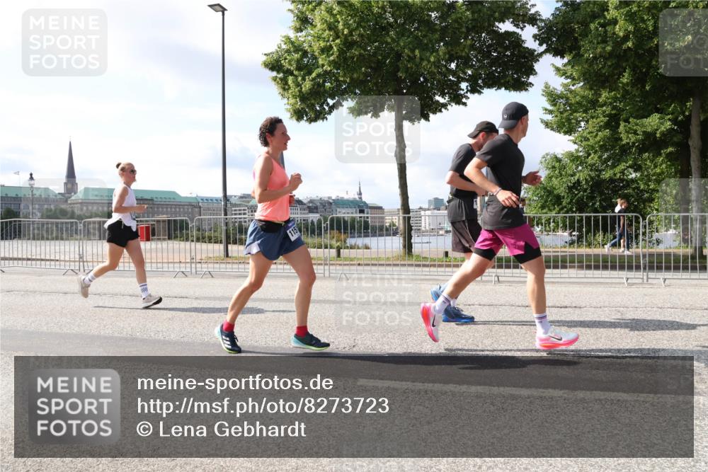 29.06.2025 - hella hamburg halbmarathon Lena Gebhardt http://msf.ph/oto/8273723 29.06.2025 09:57:42 Lombardsbrücke 1030, 1086, 1094, 1193, 1320, 1321, 1422, 1442, 1563, 1870, 2119, 2252, 2397, 2444, 2448, 2488, 2595, 2612, 2814, 2855, 2946, 3048, 3058, 3096, 3103, 3114, 3251, 3698, 3999, 4261, 4299, 4379, 4558, 4986, 5013, 5018, 5021, 5024, 5032, 5305, 5633, 5775, 5820, 5907, 6125, 6355, 6356, 6374, 6569, 6580, 6585, 6628, 6720, 6762, 6776, 6795, 6942, 7134, 7221, 7397, 7478, 7594, 7646, 7742, 7930, 7932, 7952, 7973, 7976, 9316, 10191 meine-sportfotos.de