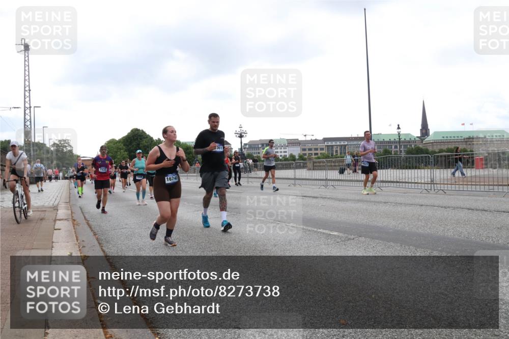 29.06.2025 - hella hamburg halbmarathon Lena Gebhardt http://msf.ph/oto/8273738 29.06.2025 10:46:23 Lombardsbrücke 1004, 1371, 1375, 1429, 1465, 1532, 1608, 1837, 1867, 1868, 2398, 2423, 2500, 2697, 2773, 2813, 2951, 3410, 3469, 3734, 4119, 4223, 4355, 4448, 4604, 5697, 5703, 5769, 5770, 5854, 5892, 6068, 6124, 6161, 6333, 6392, 7303, 7364, 7368, 7374, 7605, 7767, 7894, 7960, 7983, 8047, 8477, 8551, 8700, 9129, 9337, 9426, 9445, 9691, 10153, 10230, 11358, 11361, 11876, 11910, 12298, 12333, 12507, 12522, 13969, 14261, 15852, 16882, 16987 meine-sportfotos.de