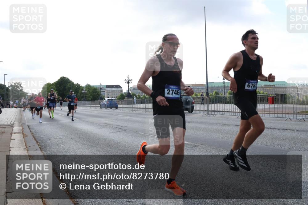 29.06.2025 - hella hamburg halbmarathon Lena Gebhardt http://msf.ph/oto/8273780 29.06.2025 09:45:07 Lombardsbrücke 2746, 6781, 1758, 1827, 1990, 2021, 2746, 3043, 3201, 3845, 4050, 4678, 5070, 5269, 5328, 5367, 5746, 6619, 6781, 7272, 7651, 7723, 8209, 8473, 8731, 8883, 9137, 9381, 10156, 10171, 10486, 10848, 11169, 11413, 12049, 12287, 12337, 12595, 12900, 13838, 13956, 14140, 14164, 14289, 15268, 15583, 15672, 15883, 16157, 16377, 16508, 16713, 16736, 16818, 17428, 18567 meine-sportfotos.de