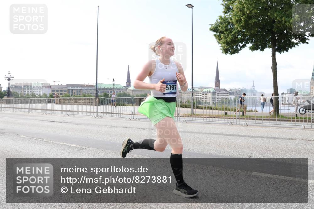 29.06.2025 - hella hamburg halbmarathon Lena Gebhardt http://msf.ph/oto/8273881 29.06.2025 10:11:26 Lombardsbrücke 1531, 1723, 1866, 2868, 3837, 4227, 4287, 5254, 5653, 7271, 7370, 8115, 8171, 8206, 8207, 8368, 8561, 8807, 8810, 9119, 10196, 10372, 10428, 11149, 11321, 11755, 12286, 12556, 12571, 12836, 13203, 13603, 13939, 14008, 14022, 14149, 15009, 15252, 15797, 15908, 15945, 16383, 17080, 17142, 17500, 17787, 17866, 18278, 18382, 19172, 19241 meine-sportfotos.de