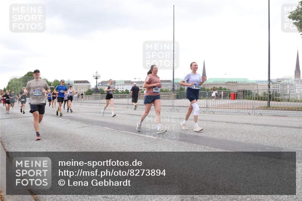 29.06.2025 - hella hamburg halbmarathon Lena Gebhardt http://msf.ph/oto/8273894 29.06.2025 10:54:30 Lombardsbrücke 4720, 8867, 9203, 1198, 1263, 1762, 1779, 1822, 1949, 2084, 2244, 2532, 2586, 2600, 2632, 2761, 3187, 3188, 3364, 3465, 3467, 3761, 3795, 3857, 4323, 4685, 4720, 4838, 4971, 5157, 5185, 5216, 5309, 5514, 5804, 5817, 5882, 5933, 5993, 6023, 6279, 6468, 6583, 6982, 6987, 6988, 7498, 7670, 7874, 7946, 7986, 8012, 8801, 8803, 8867, 9130, 9138, 9203, 9521, 10207, 10331, 10471, 11033, 11287, 11354, 11567, 11569, 11785, 12268, 12270, 12930, 13272 meine-sportfotos.de