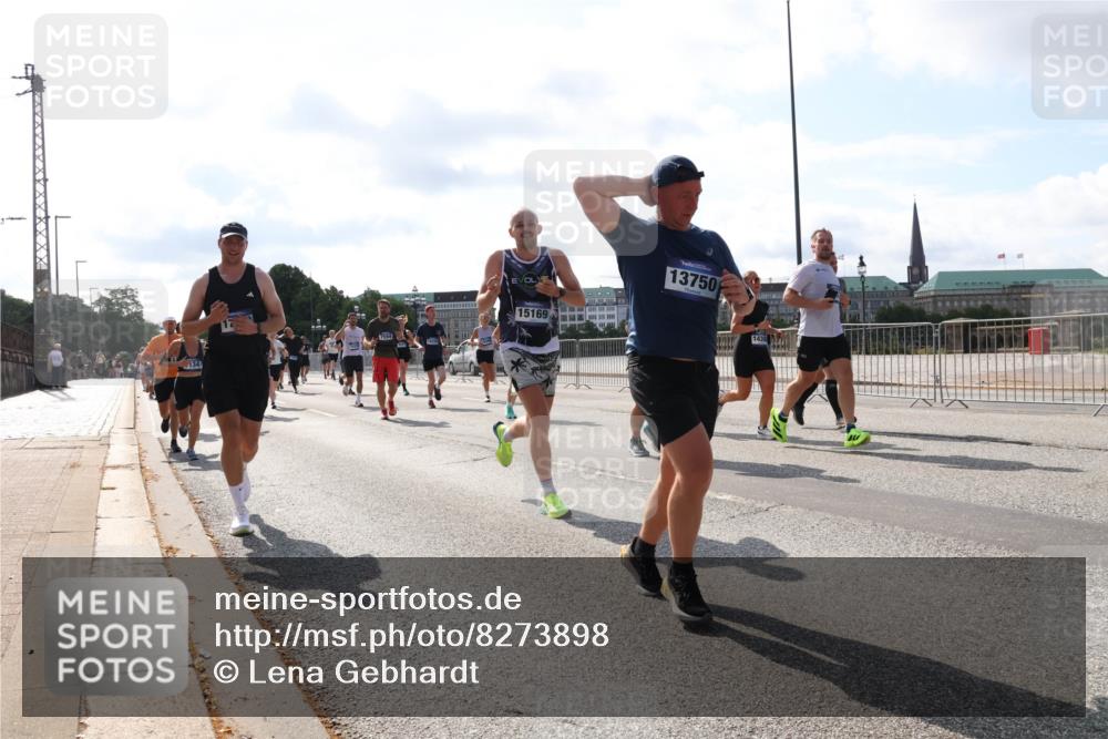29.06.2025 - hella hamburg halbmarathon Lena Gebhardt http://msf.ph/oto/8273898 29.06.2025 09:57:43 Lombardsbrücke 7594, 134, 15169, 13750, 143044, 1030, 1086, 1094, 1193, 1320, 1321, 1422, 1442, 1563, 1870, 2119, 2252, 2397, 2444, 2448, 2488, 2595, 2612, 2814, 2855, 2946, 3048, 3058, 3096, 3103, 3114, 3251, 3698, 3999, 4261, 4299, 4379, 4558, 4986, 5013, 5018, 5021, 5024, 5032, 5305, 5633, 5775, 5820, 5907, 6125, 6355, 6356, 6374, 6569, 6580, 6585, 6628, 6720, 6762, 6776, 6795, 6942, 7134, 7221, 7397, 7478, 7594, 7646, 7742, 7930, 7932, 7952, 7973, 7976, 9316, 10191 meine-sportfotos.de