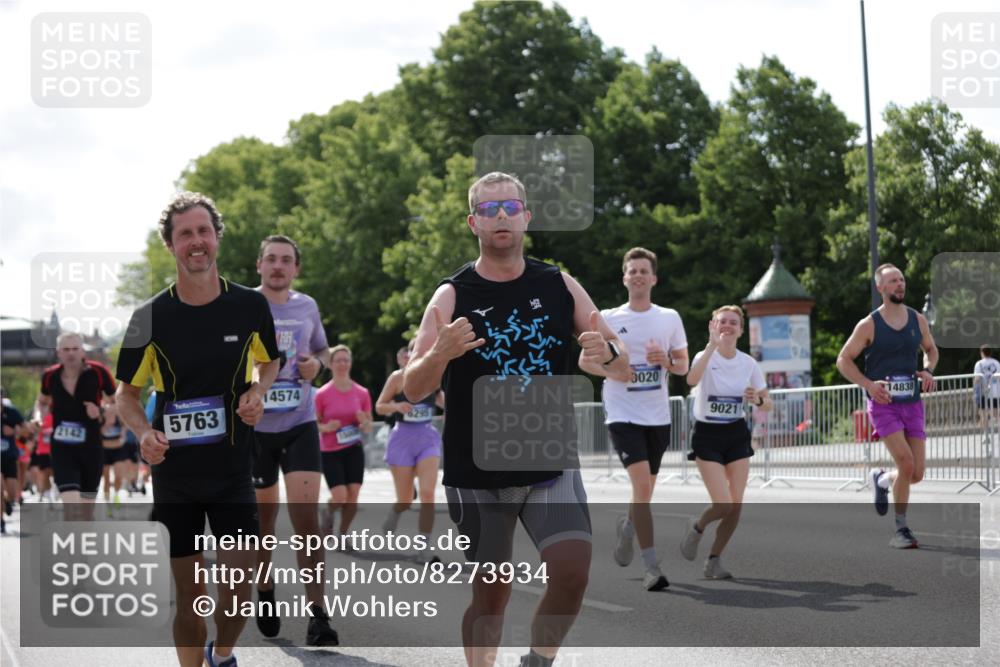 29.06.2025 - hella hamburg halbmarathon Jannik Wohlers http://msf.ph/oto/8273934 29.06.2025 10:01:53 Lombardsbrücke 1128, 1254, 1432, 1453, 2142, 2322, 2323, 3169, 3976, 4066, 4985, 5763, 6166, 6295, 6322, 6708, 6860, 7031, 7223, 7243, 7323, 9020, 9021, 9156, 9353, 9928, 10866, 11191, 11554, 11670, 11871, 11938, 12315, 12316, 12491, 12837, 13868, 14574, 14838, 15008, 15901, 16067, 16614, 16634, 16723, 17533, 17836, 18128, 18130, 18240, 19162, 19240 meine-sportfotos.de