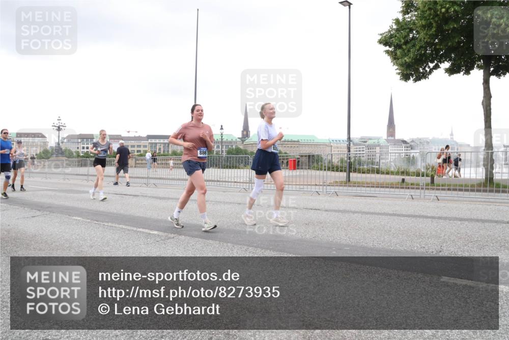 29.06.2025 - hella hamburg halbmarathon Lena Gebhardt http://msf.ph/oto/8273935 29.06.2025 10:54:30 Lombardsbrücke 130, 886, 1198, 1263, 1762, 1779, 1822, 1949, 2084, 2244, 2532, 2586, 2600, 2632, 2761, 3187, 3188, 3364, 3465, 3467, 3761, 3795, 3857, 4323, 4685, 4720, 4838, 4971, 5157, 5185, 5216, 5309, 5514, 5804, 5817, 5882, 5933, 5993, 6023, 6279, 6468, 6583, 6982, 6987, 6988, 7498, 7670, 7874, 7946, 7986, 8012, 8801, 8803, 8867, 9130, 9138, 9203, 9521, 10207, 10331, 10471, 11033, 11287, 11354, 11567, 11569, 11785, 12268, 12270, 12930, 13272 meine-sportfotos.de