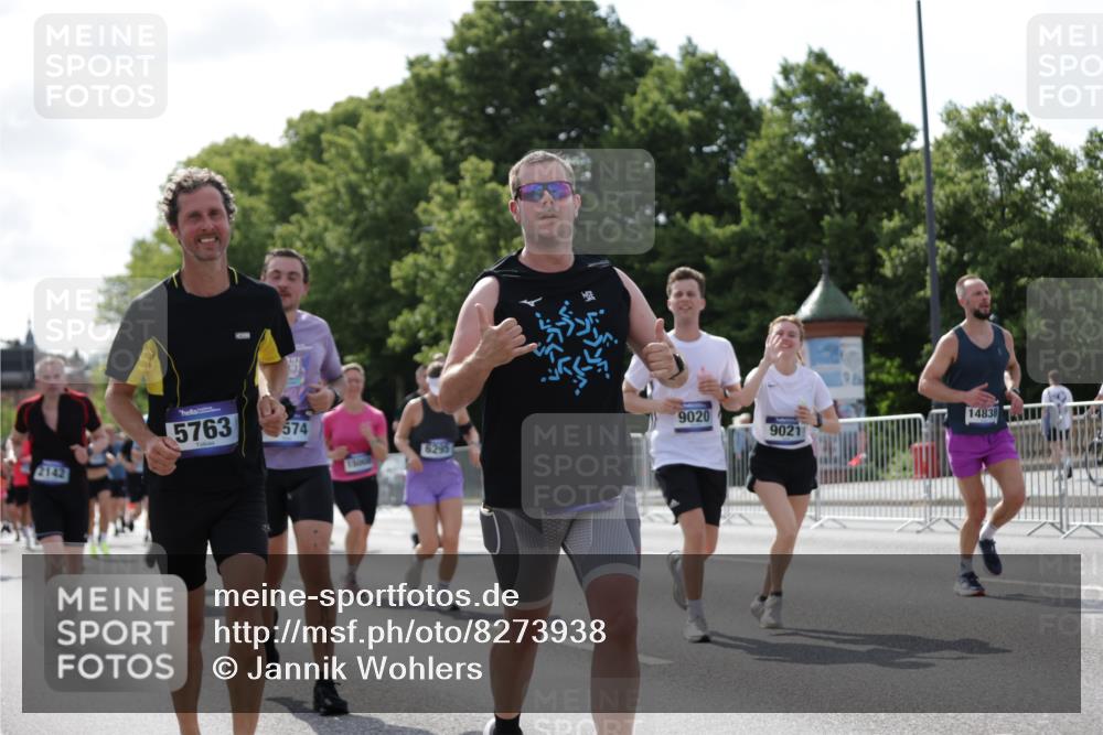 29.06.2025 - hella hamburg halbmarathon Jannik Wohlers http://msf.ph/oto/8273938 29.06.2025 10:01:53 Lombardsbrücke 1128, 1254, 1432, 1453, 2142, 2322, 2323, 3169, 3976, 4066, 4985, 5763, 6166, 6295, 6322, 6708, 6860, 7031, 7223, 7243, 7323, 9020, 9021, 9156, 9353, 9928, 10866, 11191, 11554, 11670, 11871, 11938, 12315, 12316, 12491, 12837, 13868, 14574, 14838, 15008, 15901, 16067, 16614, 16634, 16723, 17533, 17836, 18128, 18130, 18240, 19162, 19240 meine-sportfotos.de