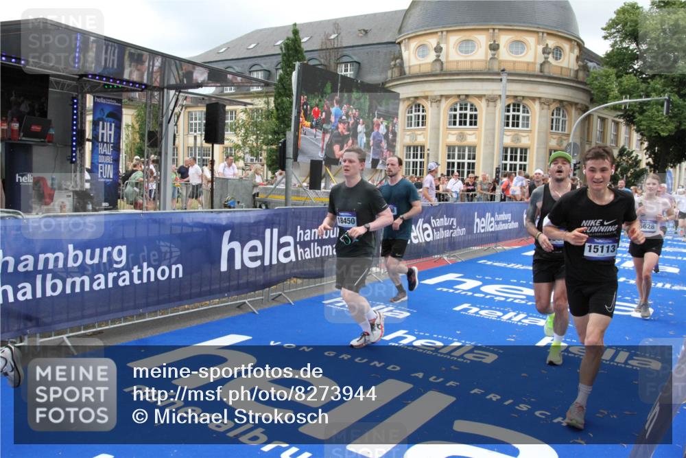 29.06.2025 - hella hamburg halbmarathon Michael Strokosch http://msf.ph/oto/8273944 29.06.2025 10:53:38 Ziel 1030, 1061, 1098, 1499, 1502, 1783, 2070, 2630, 3399, 3819, 5866, 6628, 6762, 10549, 12632, 13865, 15061, 15113, 15497, 15856, 17710, 18450, 18612, 18666, 18715 meine-sportfotos.de