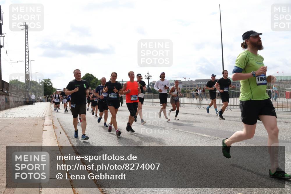 29.06.2025 - hella hamburg halbmarathon Lena Gebhardt http://msf.ph/oto/8274007 29.06.2025 10:20:08 Lombardsbrücke 2025, 10701, 17456, 17454, 8387, 1319, 18648, 1046, 1069, 1110, 1115, 1154, 1474, 2064, 2357, 2405, 2478, 2918, 3278, 3434, 3842, 4170, 4539, 4562, 4570, 4585, 4614, 4737, 4739, 5251, 5397, 5556, 5659, 5811, 5812, 5831, 5878, 5937, 6796, 6797, 6872, 6874, 7018, 7101, 7131, 7137, 7248, 7249, 7519, 7739, 7744, 7808, 7836, 7917, 8025, 8146, 8387, 8427, 8462, 8738, 9136, 9196, 9735, 9873, 10041, 10349, 10414, 10550, 10594, 10595, 10622, 10701, 10754, 11028, 11036 meine-sportfotos.de