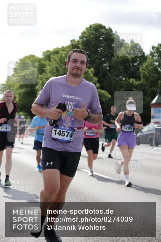29.06.2025 - hella hamburg halbmarathon Jannik Wohlers http://msf.ph/oto/8274039 29.06.2025 10:01:55 Lombardsbrücke 1128, 1254, 1432, 1733, 2142, 2322, 2323, 2712, 3169, 3780, 3976, 4066, 4985, 5763, 6166, 6295, 6322, 6708, 6860, 7031, 7049, 7223, 7323, 7869, 9020, 9021, 9131, 9156, 9353, 10866, 11191, 11554, 11670, 11871, 11938, 12315, 12316, 12491, 12978, 13868, 13932, 14574, 14838, 15008, 15291, 15901, 16067, 16634, 16723, 17533, 17836, 18128, 18130, 18240, 18624, 19162, 19240 meine-sportfotos.de