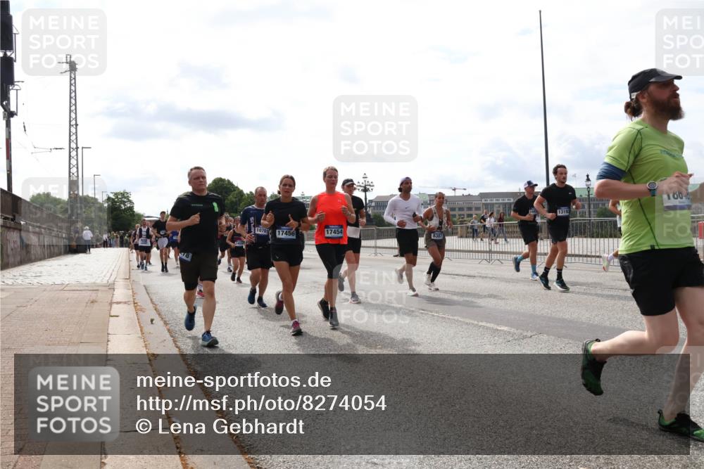29.06.2025 - hella hamburg halbmarathon Lena Gebhardt http://msf.ph/oto/8274054 29.06.2025 10:20:08 Lombardsbrücke 2025, 1070117456, 17454, 8387, 13192, 000, 1046, 1069, 1110, 1115, 1154, 1474, 2064, 2357, 2405, 2478, 2918, 3278, 3434, 3842, 4170, 4539, 4562, 4570, 4585, 4614, 4737, 4739, 5251, 5397, 5556, 5659, 5811, 5812, 5831, 5878, 5937, 6796, 6797, 6872, 6874, 7018, 7101, 7131, 7137, 7248, 7249, 7519, 7739, 7744, 7808, 7836, 7917, 8025, 8146, 8387, 8427, 8462, 8738, 9136, 9196, 9735, 9873, 10041, 10349, 10414, 10550, 10594, 10595, 10622, 10701, 10754, 11028, 11036 meine-sportfotos.de