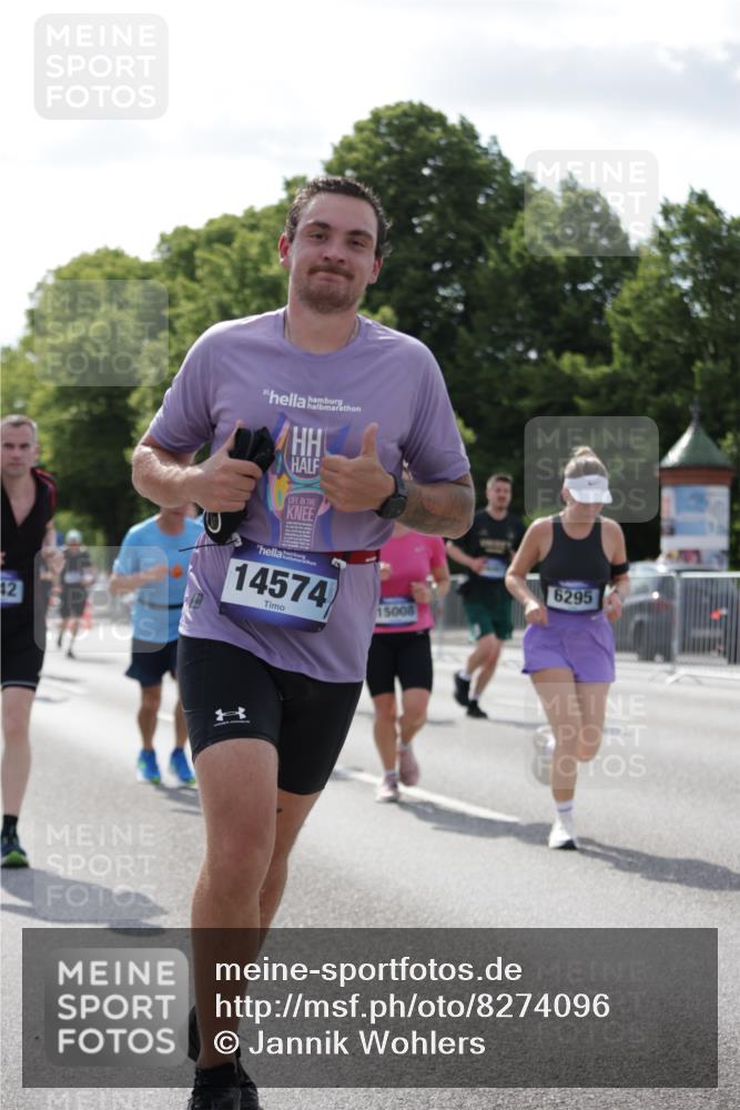 29.06.2025 - hella hamburg halbmarathon Jannik Wohlers http://msf.ph/oto/8274096 29.06.2025 10:01:55 Lombardsbrücke 1128, 1254, 1432, 1733, 2142, 2322, 2323, 2712, 3169, 3780, 3976, 4066, 4985, 5763, 6166, 6295, 6322, 6708, 6860, 7031, 7049, 7223, 7323, 7869, 9020, 9021, 9131, 9156, 9353, 10866, 11191, 11554, 11670, 11871, 11938, 12315, 12316, 12491, 12978, 13868, 13932, 14574, 14838, 15008, 15291, 15901, 16067, 16634, 16723, 17533, 17836, 18128, 18130, 18240, 18624, 19162, 19240 meine-sportfotos.de