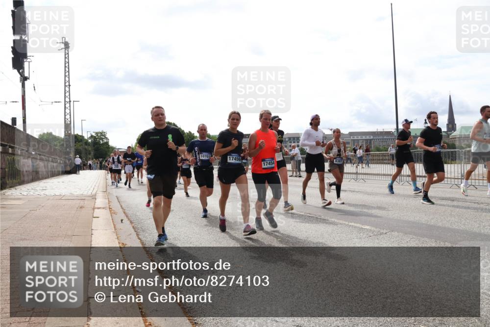 29.06.2025 - hella hamburg halbmarathon Lena Gebhardt http://msf.ph/oto/8274103 29.06.2025 10:20:09 Lombardsbrücke 2025, 10701, 17456, 17454, 8387, 814, 1046, 1069, 1110, 1115, 1154, 1474, 2064, 2405, 2478, 2918, 3278, 3434, 3842, 4154, 4170, 4539, 4585, 4614, 4737, 4739, 5251, 5397, 5556, 5659, 5811, 5812, 5831, 5878, 5937, 6796, 6797, 6872, 6874, 7018, 7101, 7131, 7137, 7248, 7249, 7519, 7739, 7744, 7808, 7917, 8025, 8146, 8387, 8427, 8462, 8738, 9136, 9196, 9735, 9873, 10041, 10349, 10414, 10550, 10594, 10595, 10622, 10701, 10754, 11028, 11036, 11835 meine-sportfotos.de